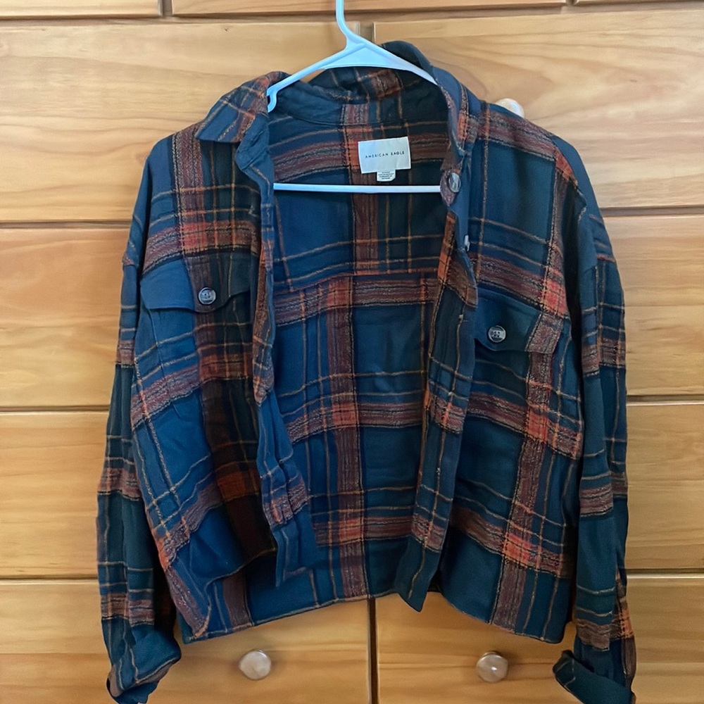 Size small American Eagle cropped flannel. Great condition